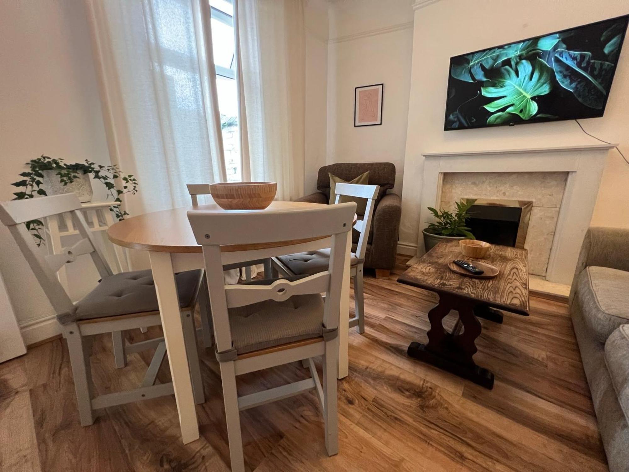 2025 Award Winner Ivy House - 4 Bedrooms * Liverpool